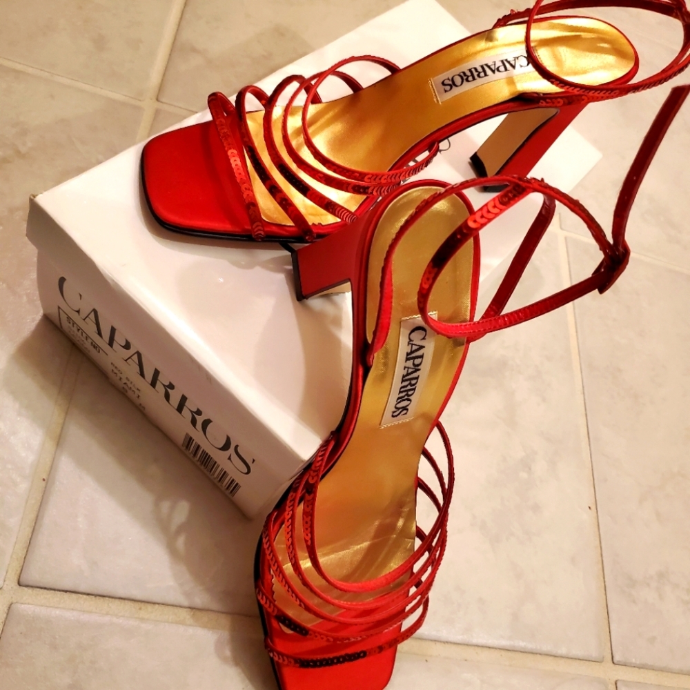 CAPARROS HEELS RED REG$80 size 8 med